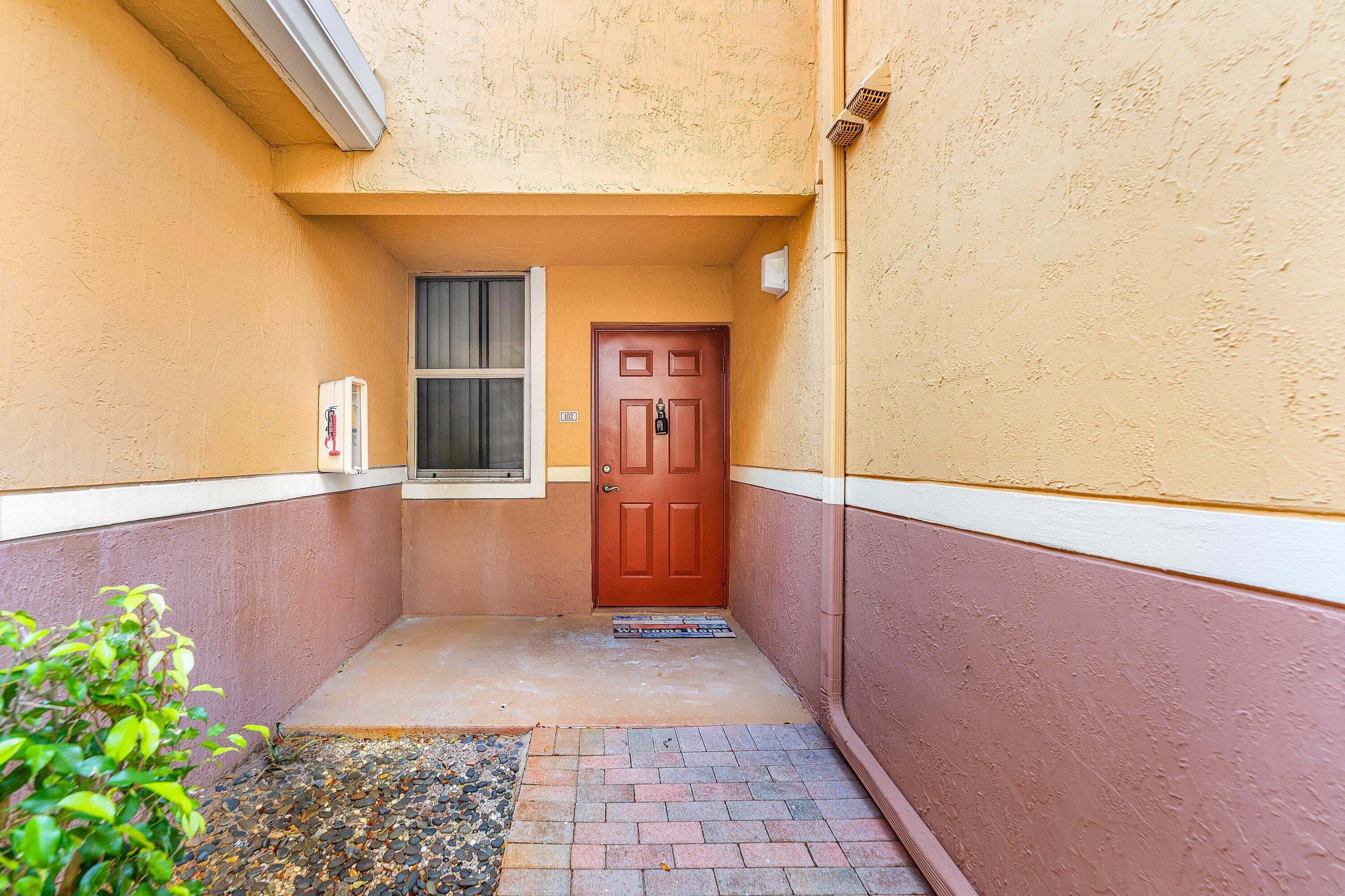 HYPOLUXOS MARINERS CAY CONDO - Residential