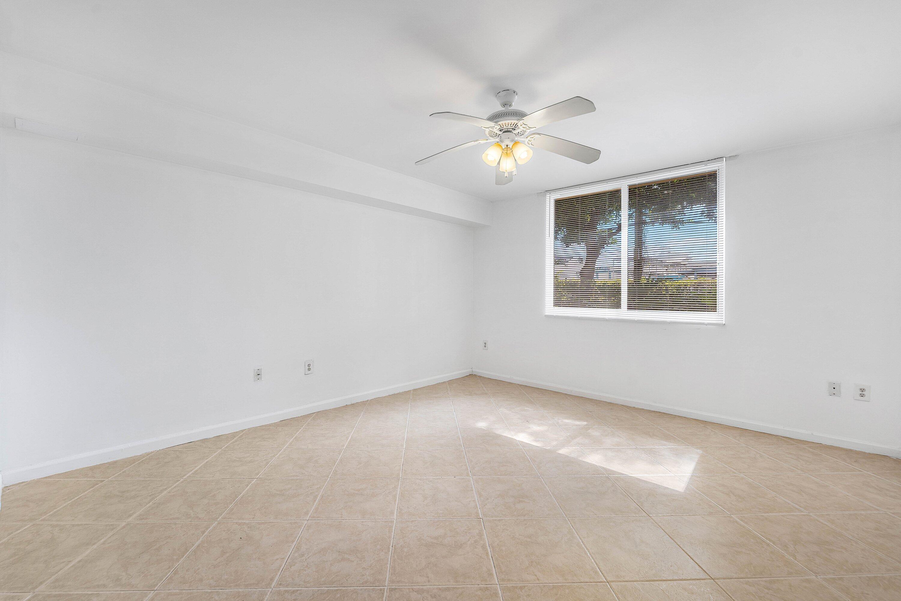 HYPOLUXOS MARINERS CAY CONDO - Residential