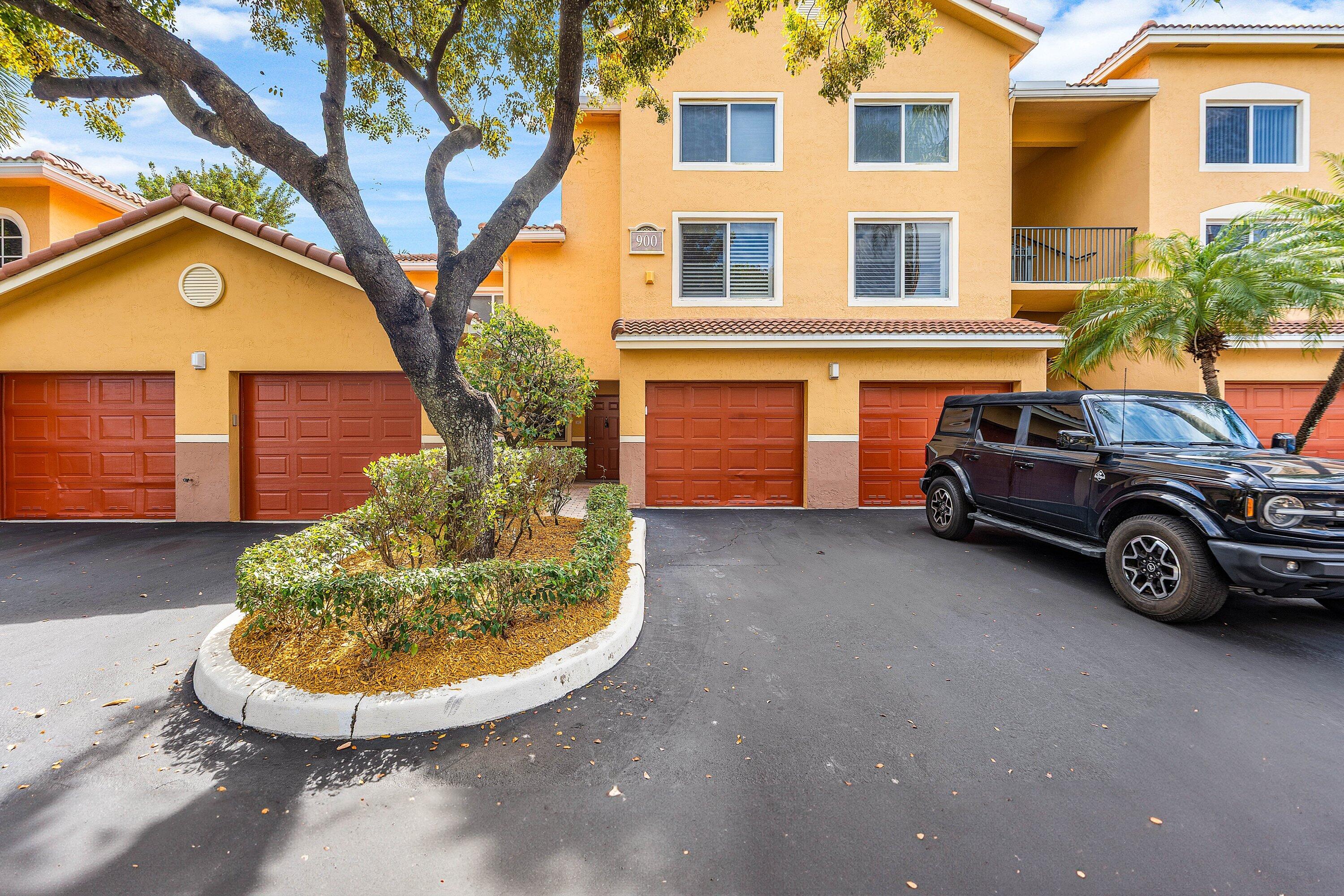 HYPOLUXOS MARINERS CAY CONDO - Residential