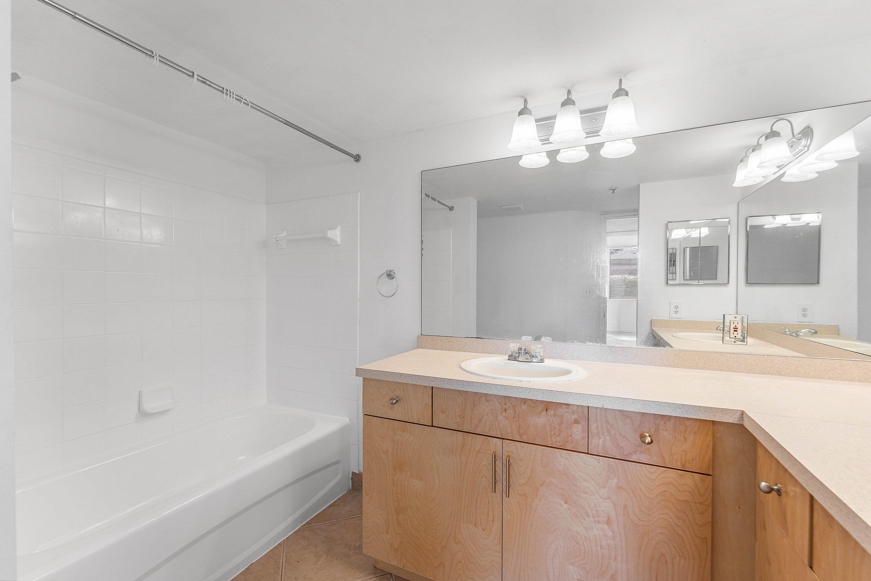 HYPOLUXOS MARINERS CAY CONDO - Residential