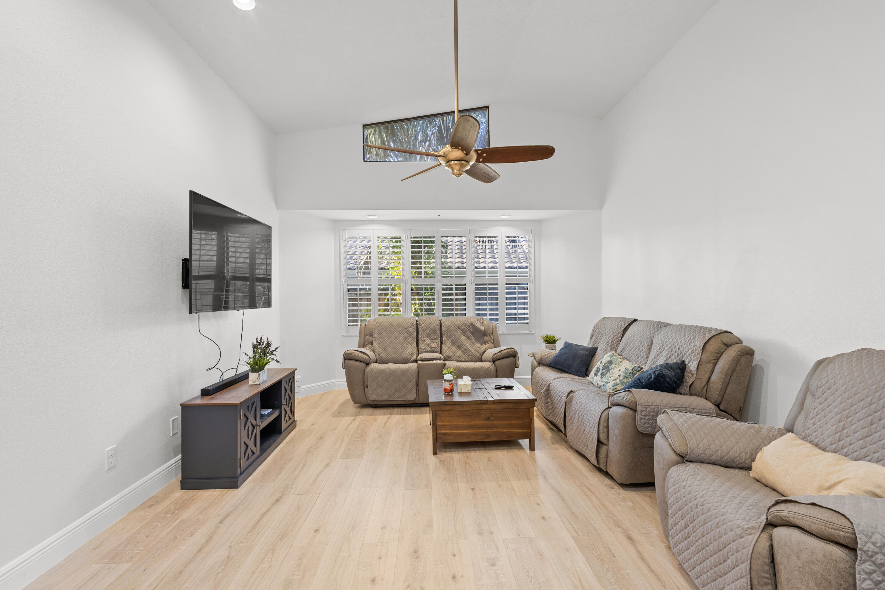 SUGAR POND MANOR OF WELLINGTON - Residential