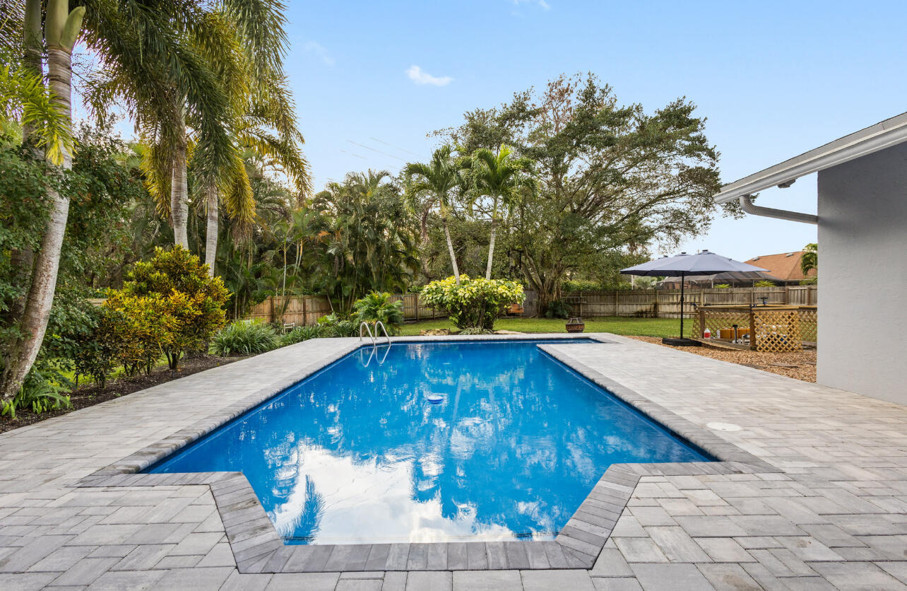 SUGAR POND MANOR OF WELLINGTON - Residential