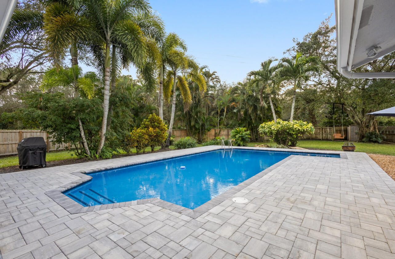 SUGAR POND MANOR OF WELLINGTON - Residential