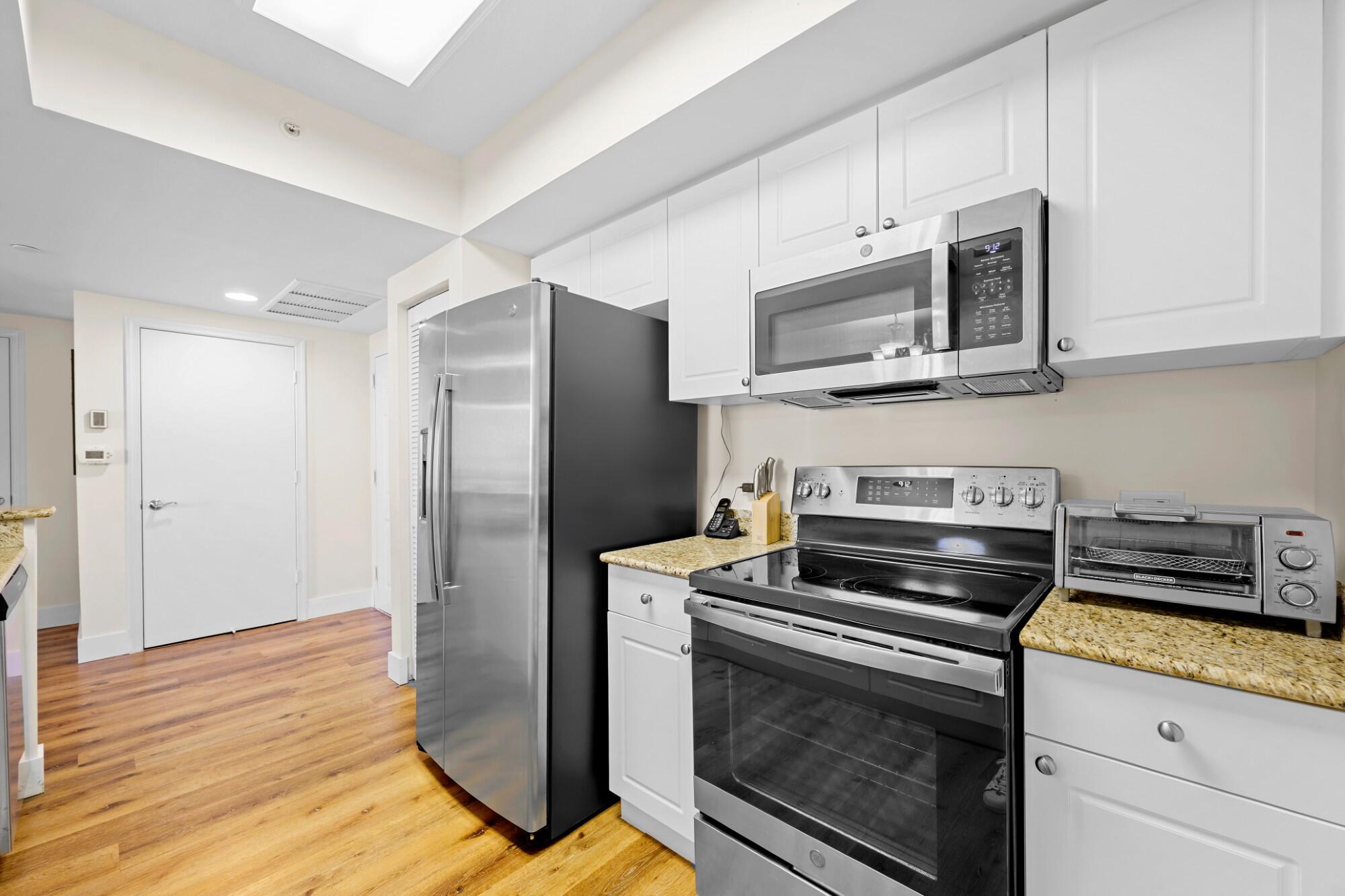TURNBERRY ON THE GREEN CONDO - Residential