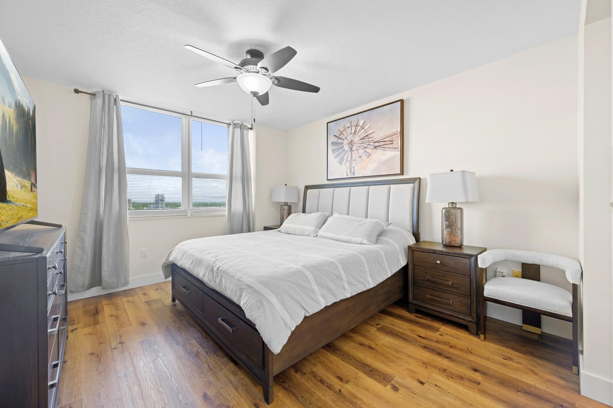 TURNBERRY ON THE GREEN CONDO - Residential
