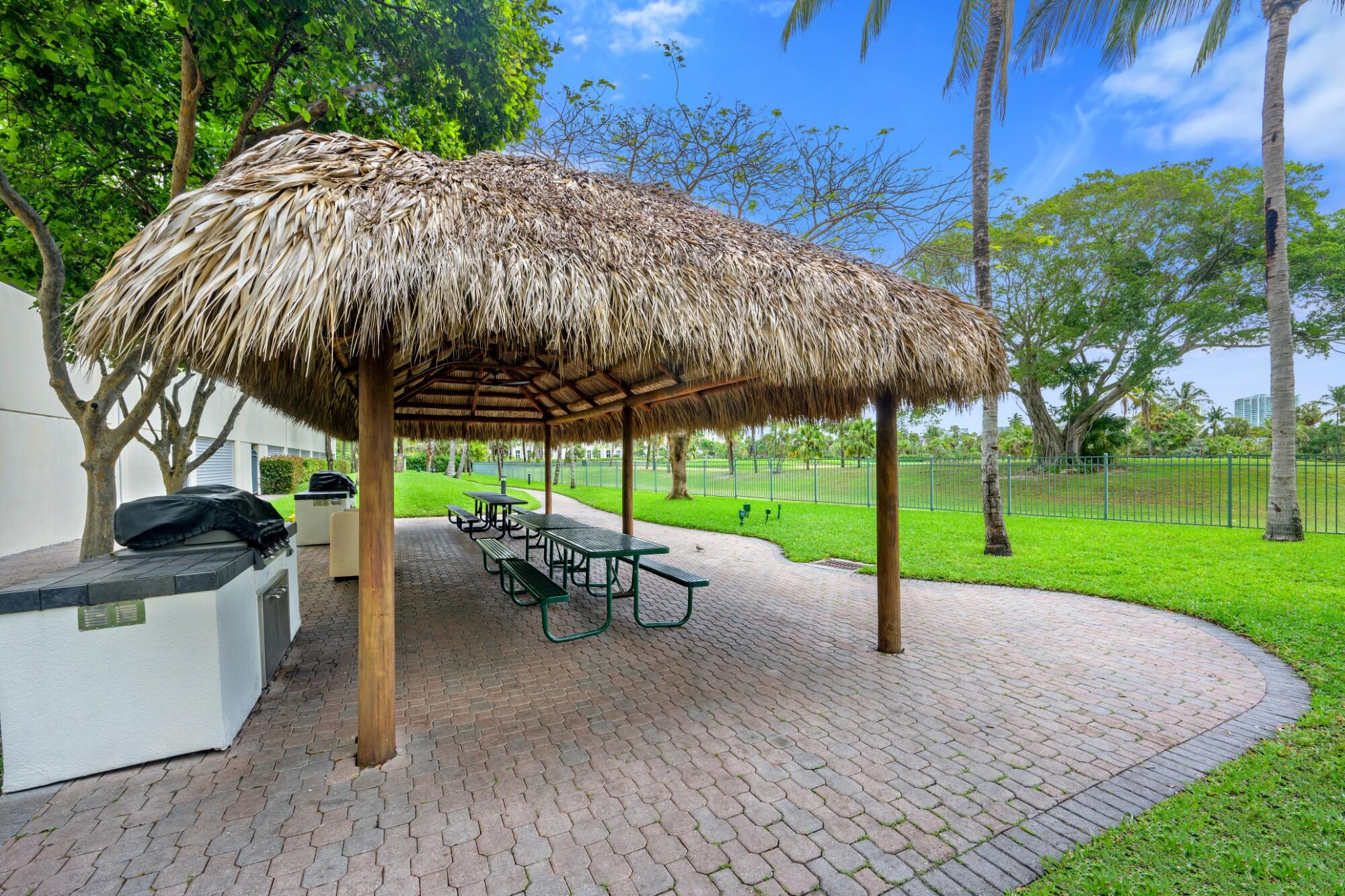 TURNBERRY ON THE GREEN CONDO - Residential