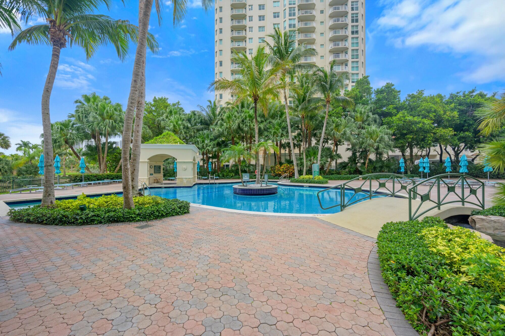 TURNBERRY ON THE GREEN CONDO - Residential