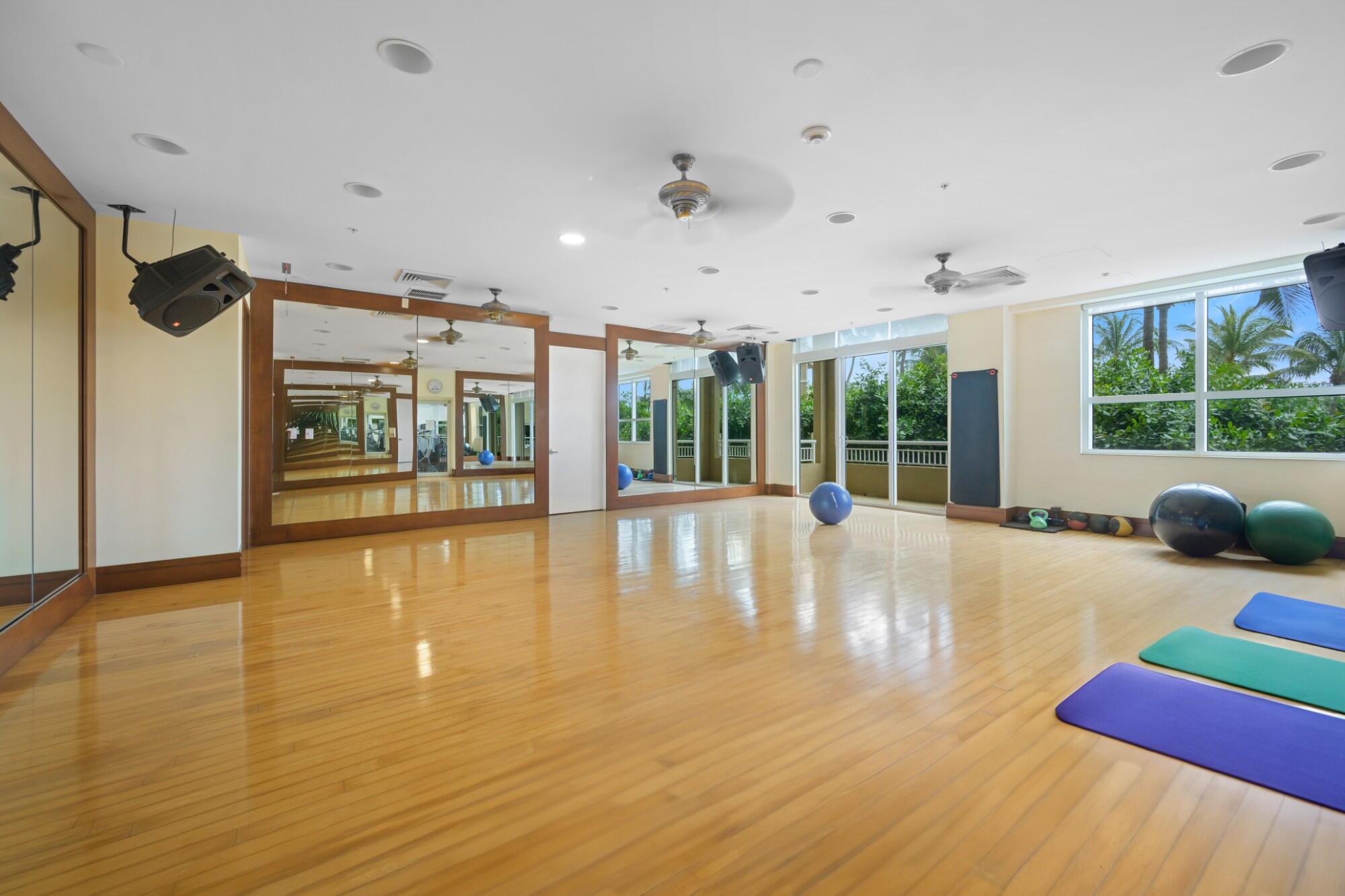 TURNBERRY ON THE GREEN CONDO - Residential