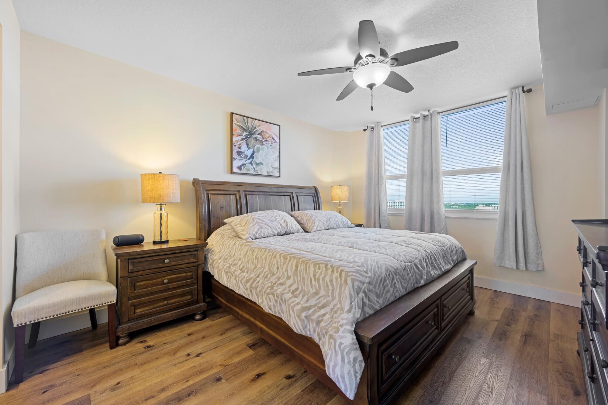 TURNBERRY ON THE GREEN CONDO - Residential
