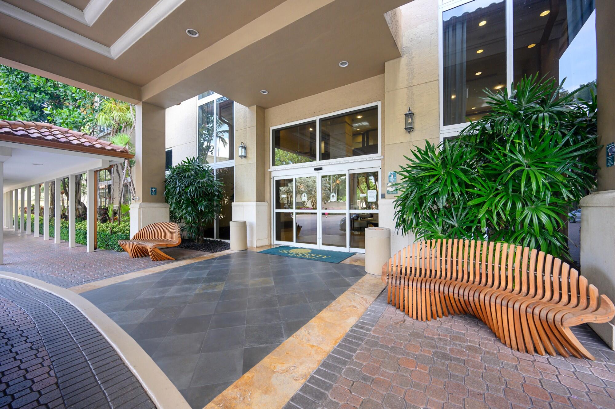 TURNBERRY ON THE GREEN CONDO - Residential