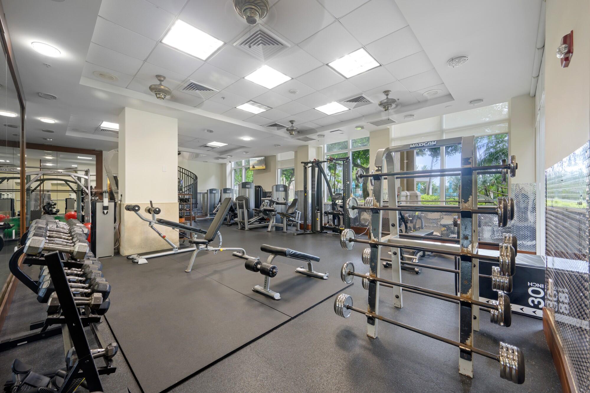 TURNBERRY ON THE GREEN CONDO - Residential
