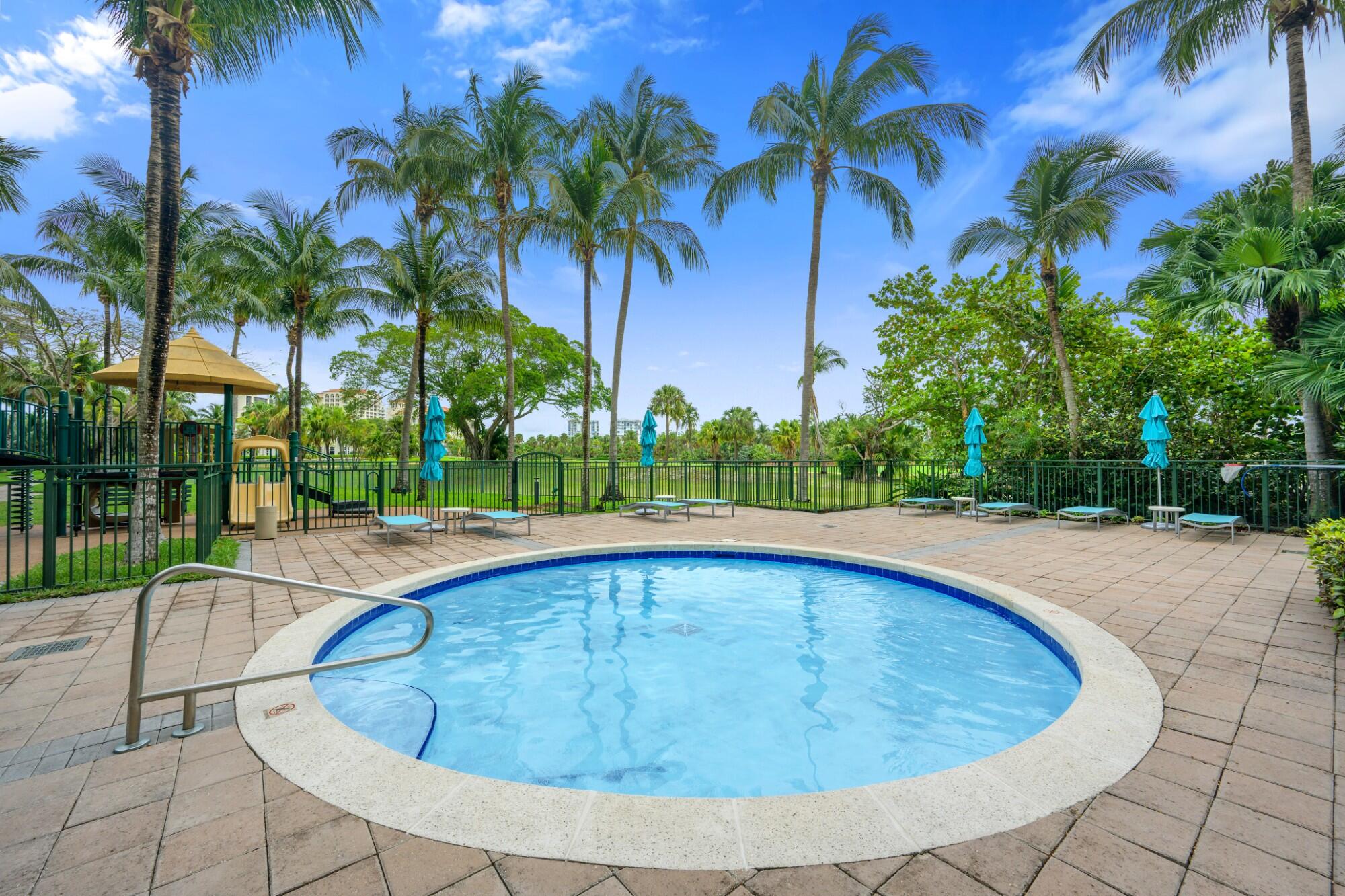 TURNBERRY ON THE GREEN CONDO - Residential