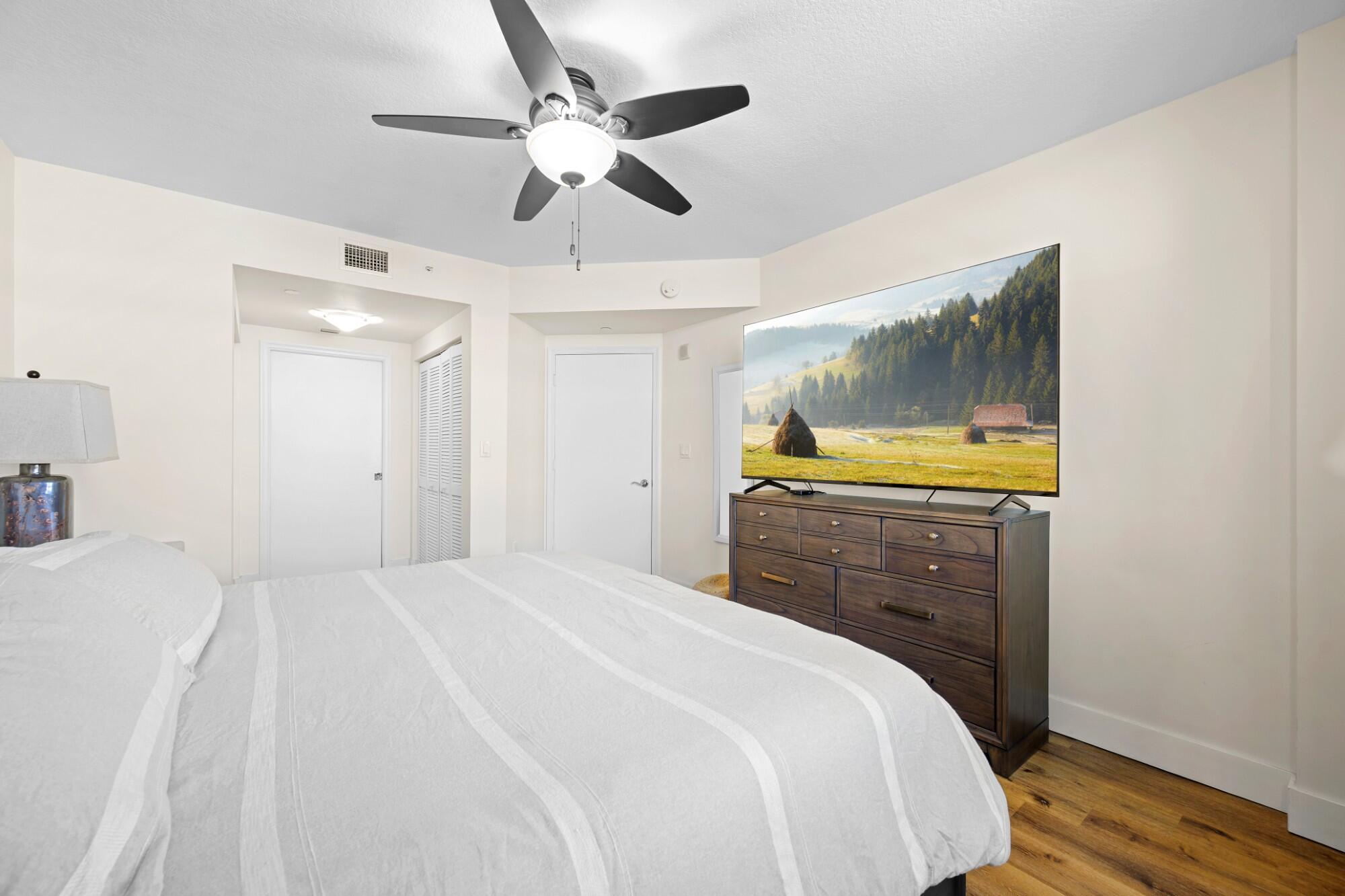 TURNBERRY ON THE GREEN CONDO - Residential
