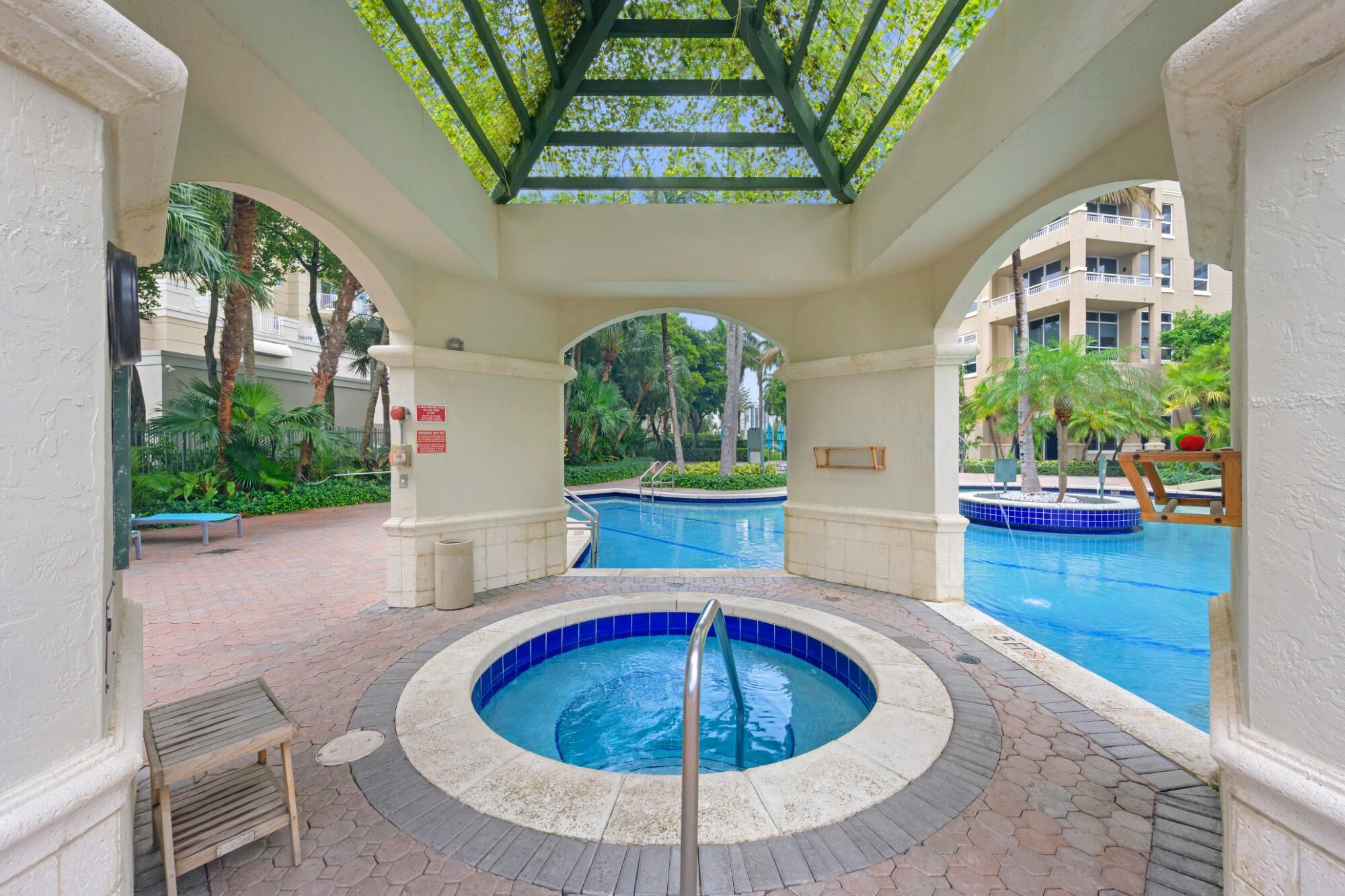 TURNBERRY ON THE GREEN CONDO - Residential