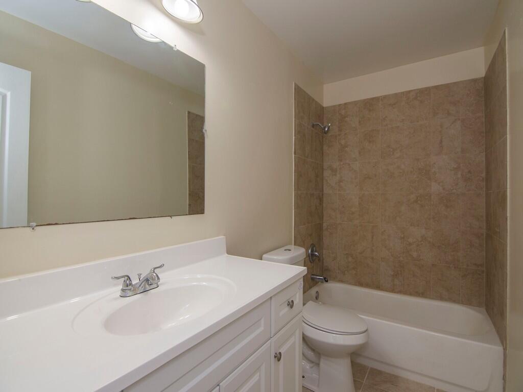 LAKEWOOD PARK UNIT 8 - Residential Lease
