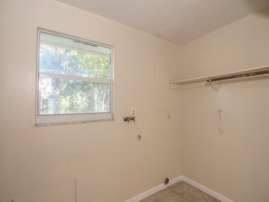 LAKEWOOD PARK UNIT 8 - Residential Lease