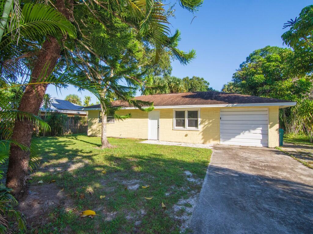 LAKEWOOD PARK UNIT 8 - Residential Lease