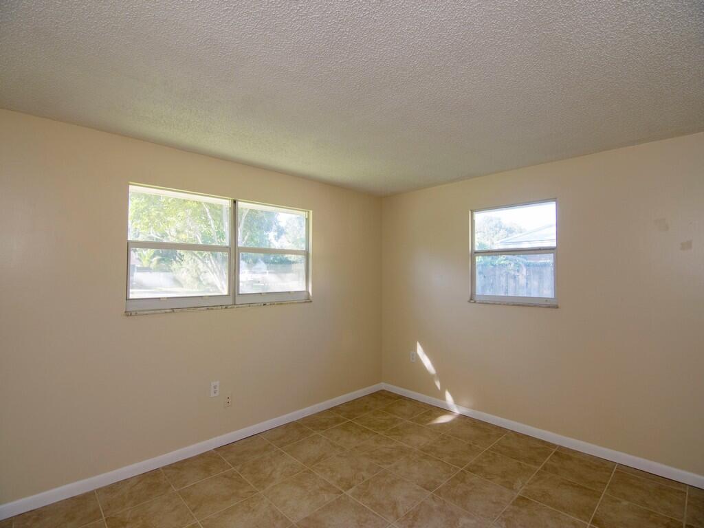 LAKEWOOD PARK UNIT 8 - Residential Lease