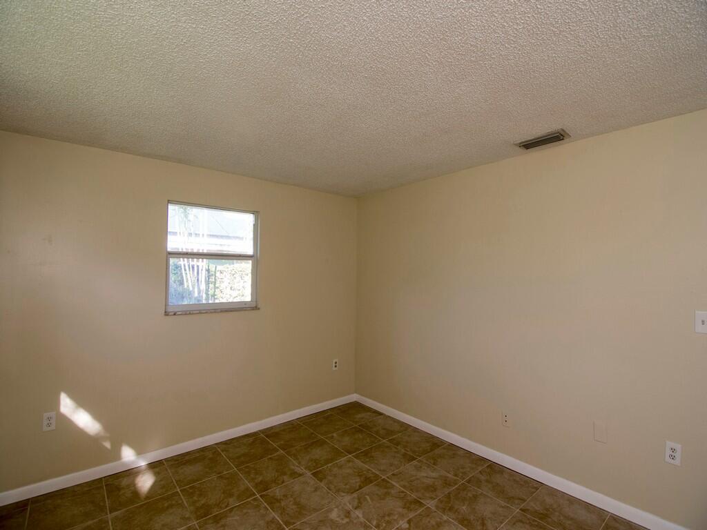 LAKEWOOD PARK UNIT 8 - Residential Lease