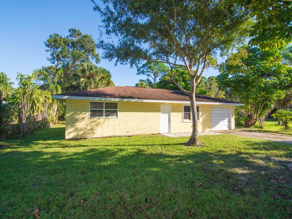 LAKEWOOD PARK UNIT 8 - Residential Lease