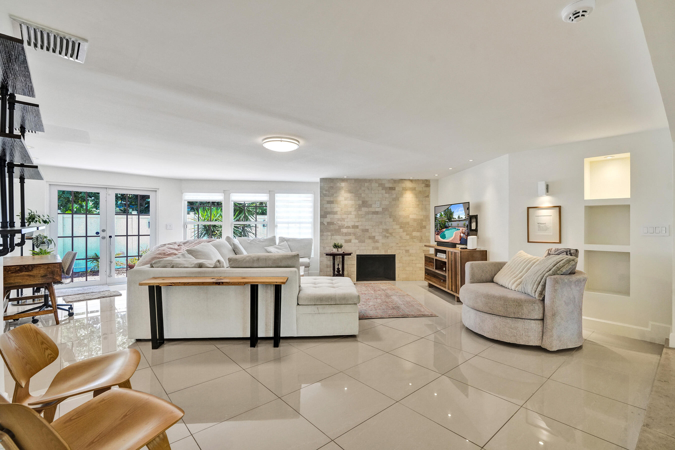IMPERIAL POINT 2 SEC - Residential