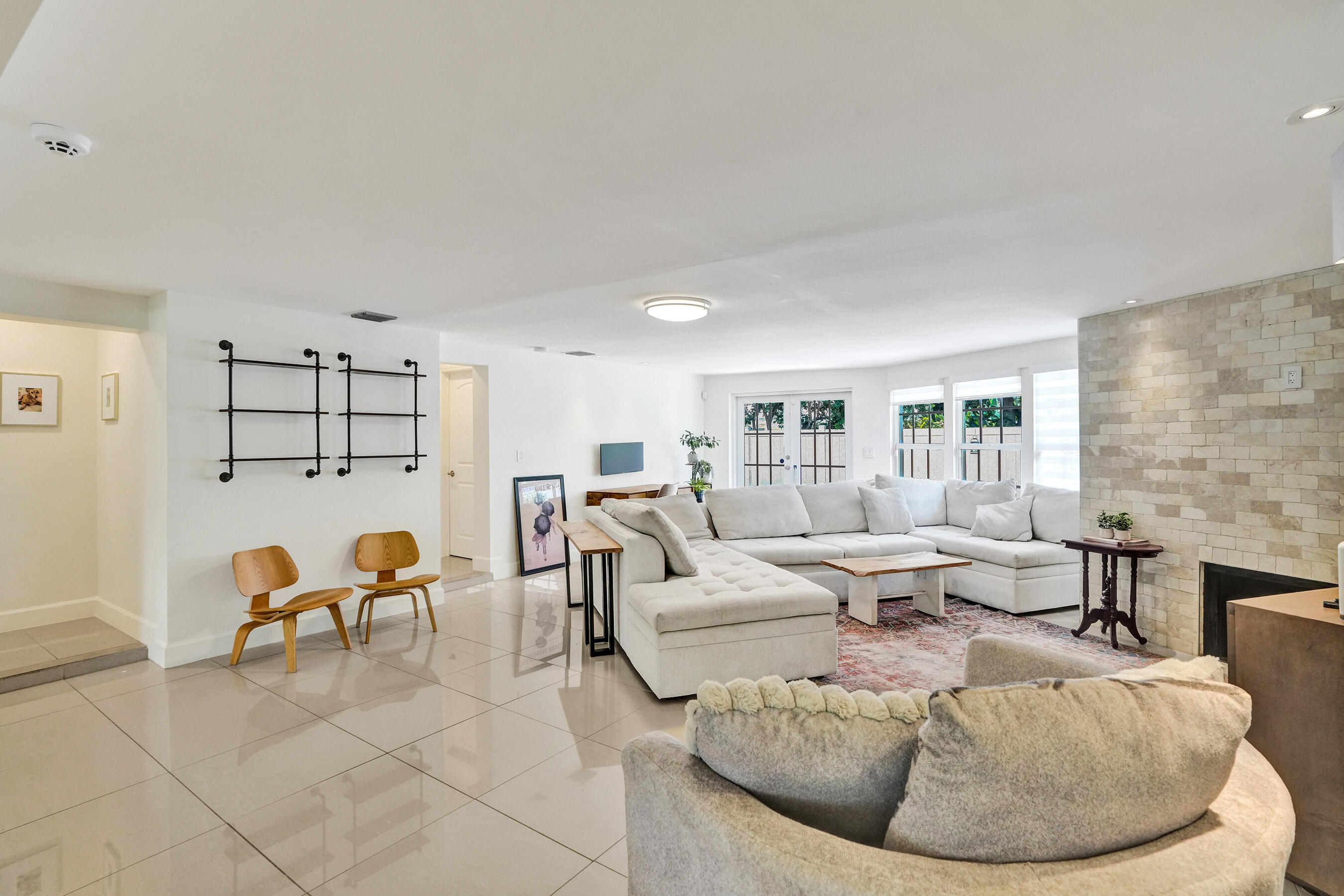 IMPERIAL POINT 2 SEC - Residential