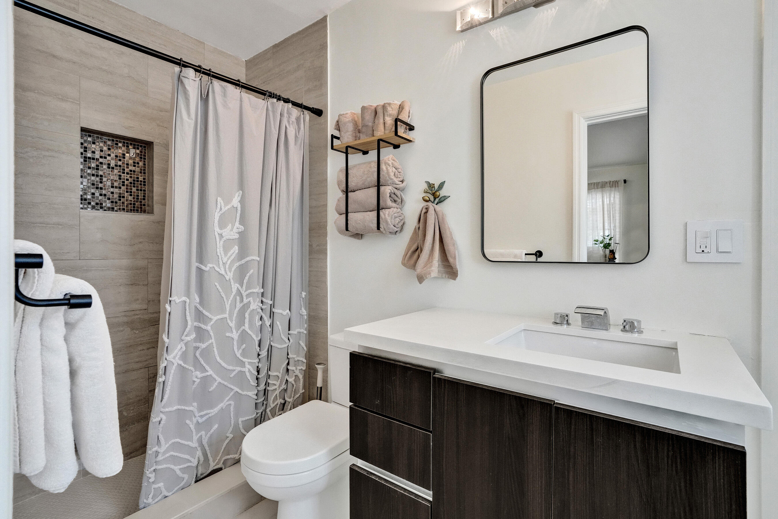 IMPERIAL POINT 2 SEC - Residential