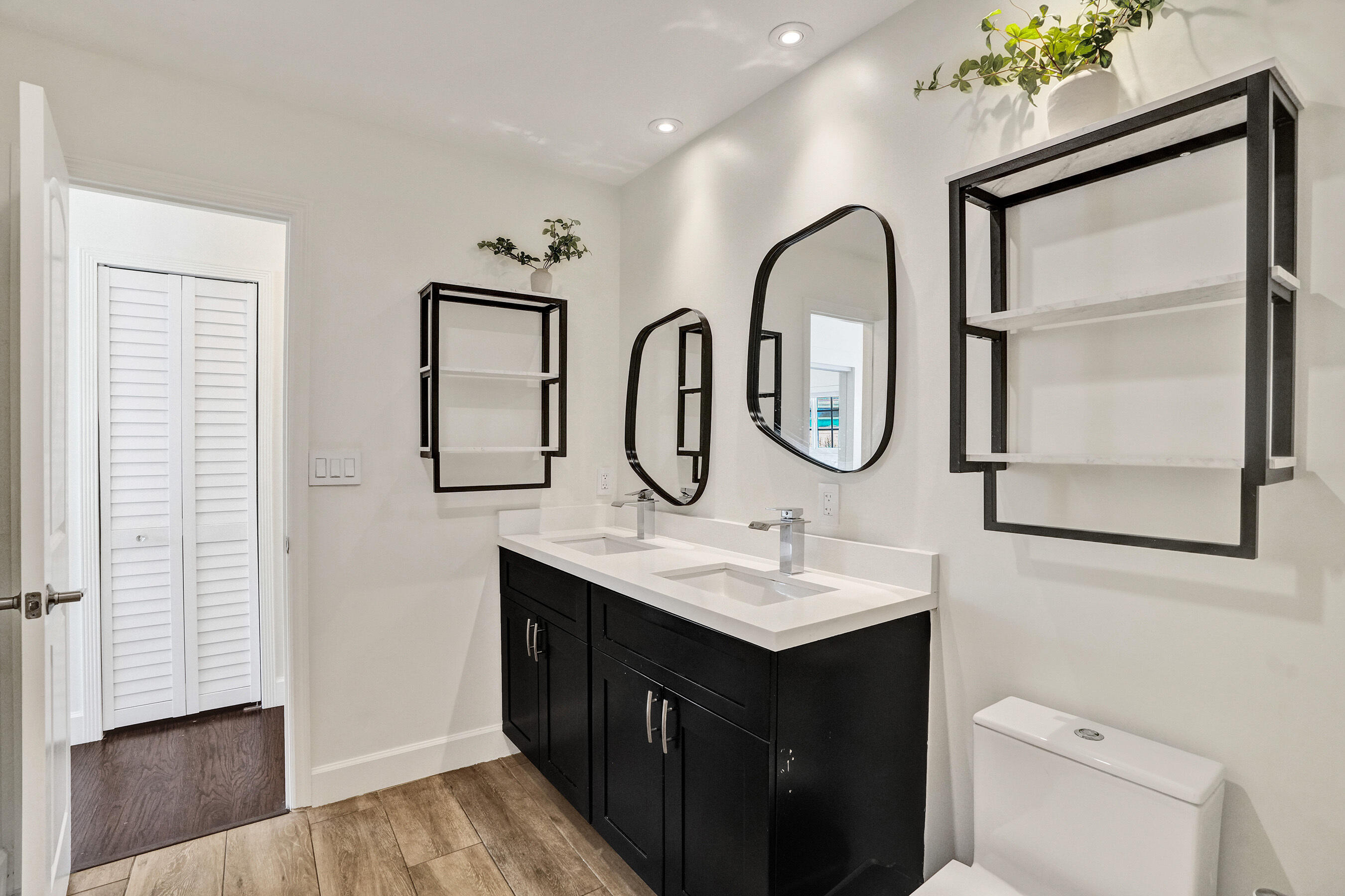 IMPERIAL POINT 2 SEC - Residential