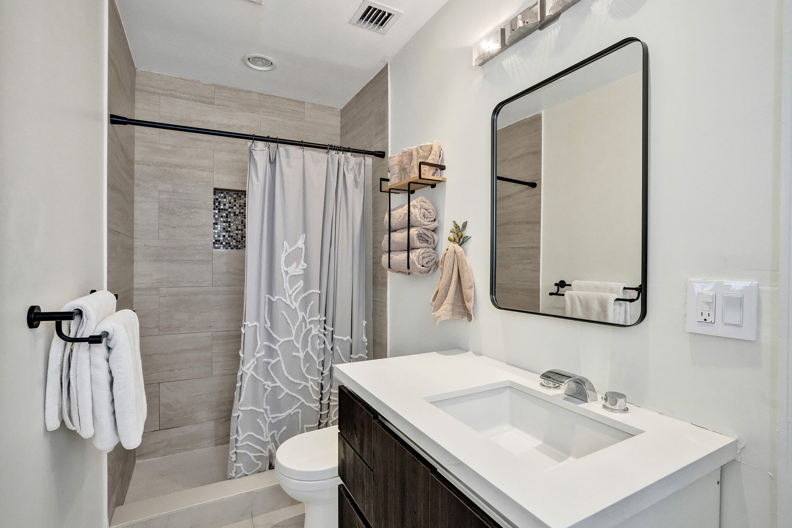 IMPERIAL POINT 2 SEC - Residential