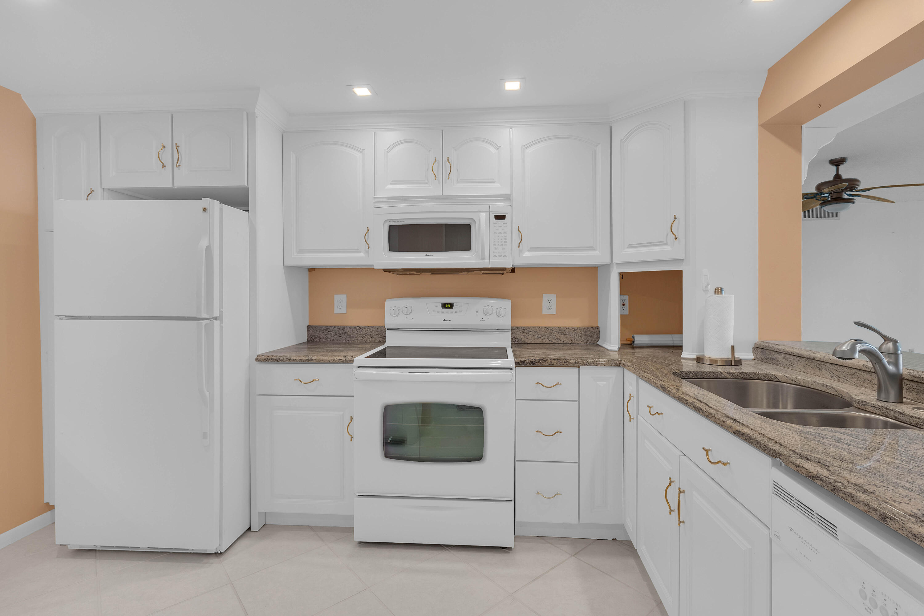 OCEAN HARBOUR SOUTH CONDOMINIUM - Residential