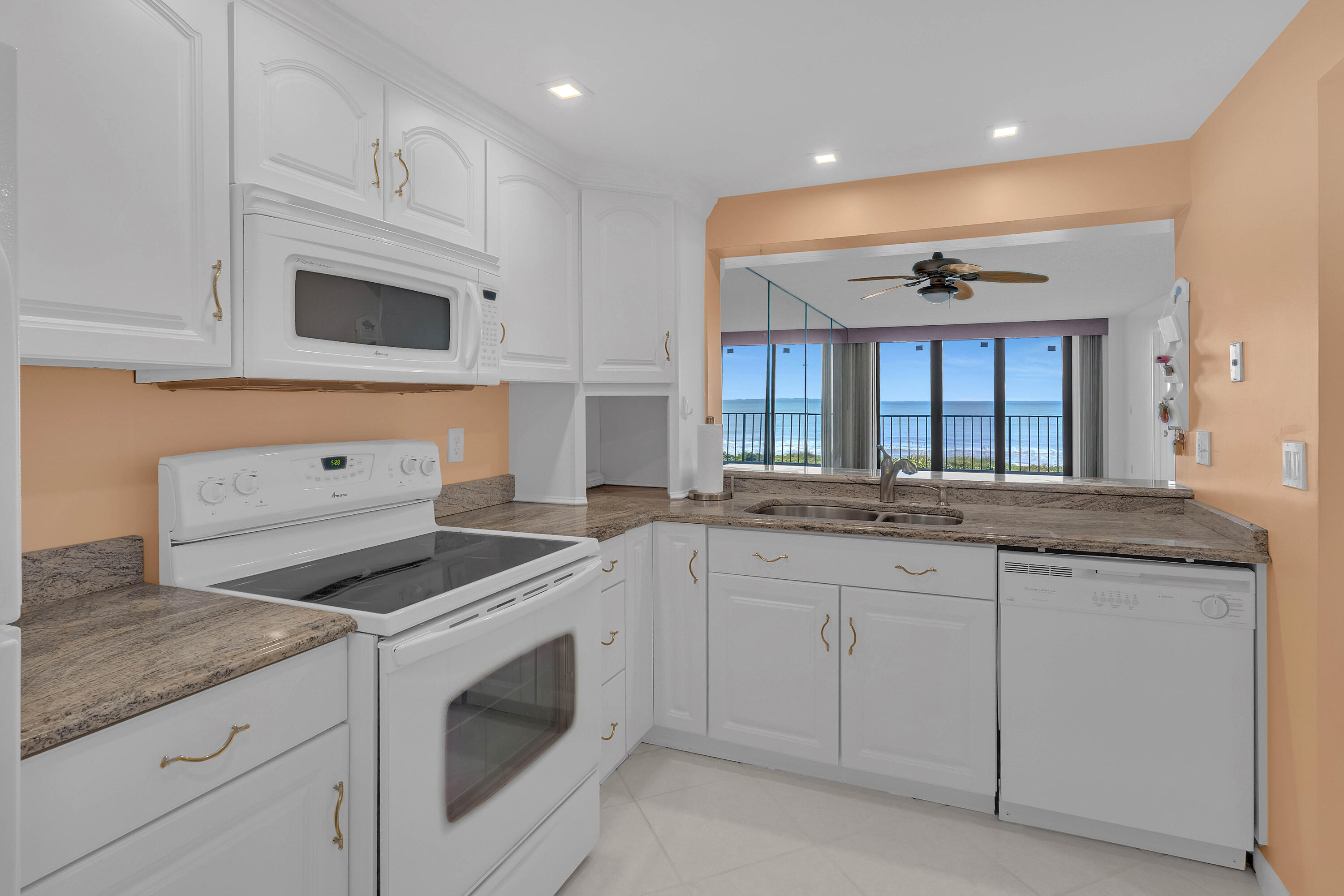 OCEAN HARBOUR SOUTH CONDOMINIUM - Residential