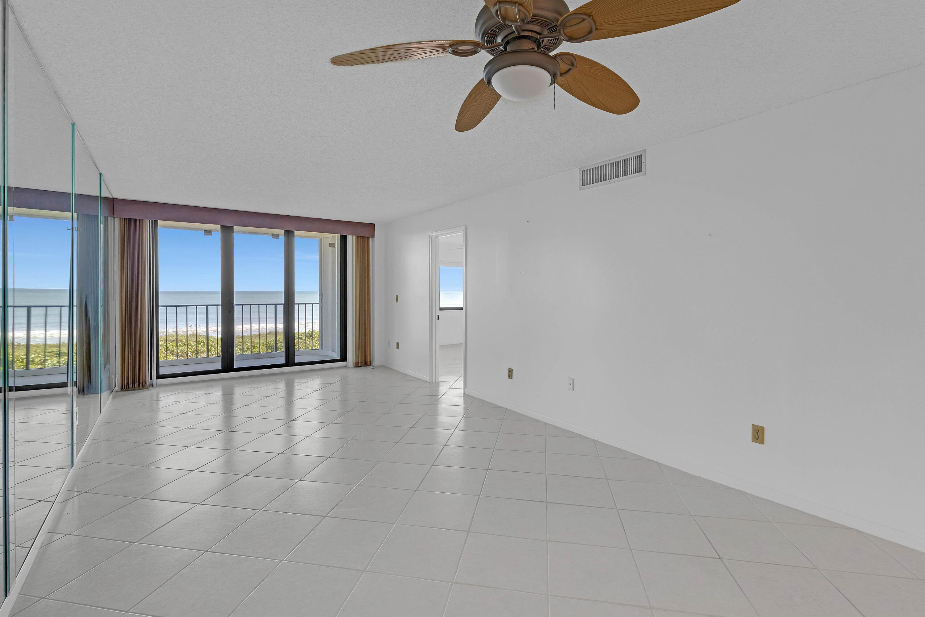 OCEAN HARBOUR SOUTH CONDOMINIUM - Residential