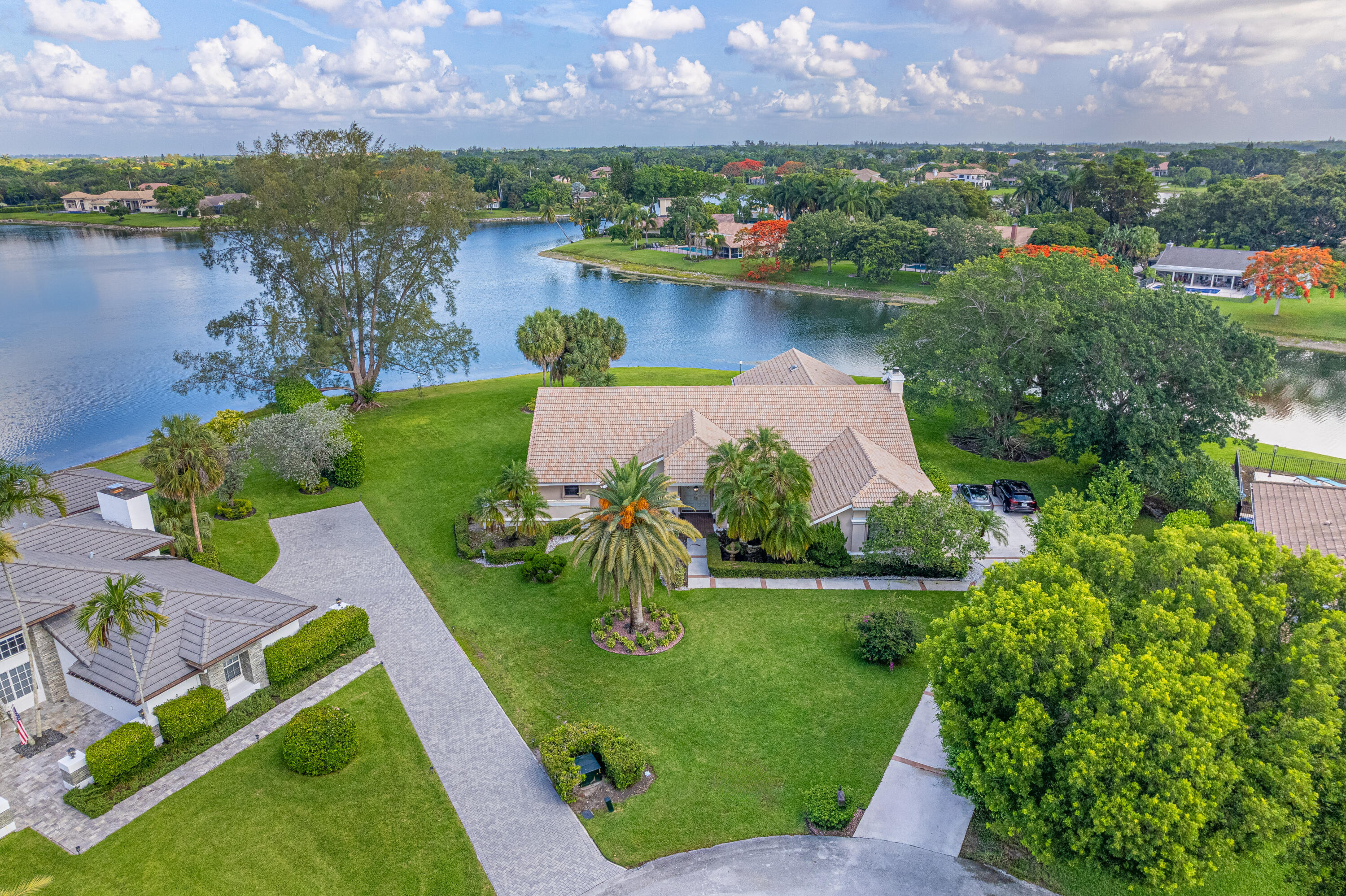 PARKLAND LAKES - Residential