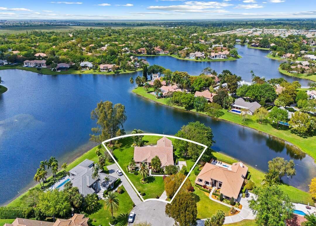 This truly unique estate is now available in the Cypress Head community. This one-of-a-kind waterfront property is situated on nearly one acre at the end of a quiet cul-de-sac, offering incomparable views and total privacy. With 4,056 square feet of living space, the home features an office, 4 bedrooms,,a separate dining room,  3.5 bathrooms, a three-car garage, and an expansive driveway. The property has excellent bones and a comprehensive floor plan, providing a perfect canvas for a designer to create a custom masterpiece. Additional features include a full-house generator with a 500-gallon gas tank and professional landscaping that ensures complete seclusion. Club amenities include pickle ball, tennis, fitness center, a pier where to fish etc