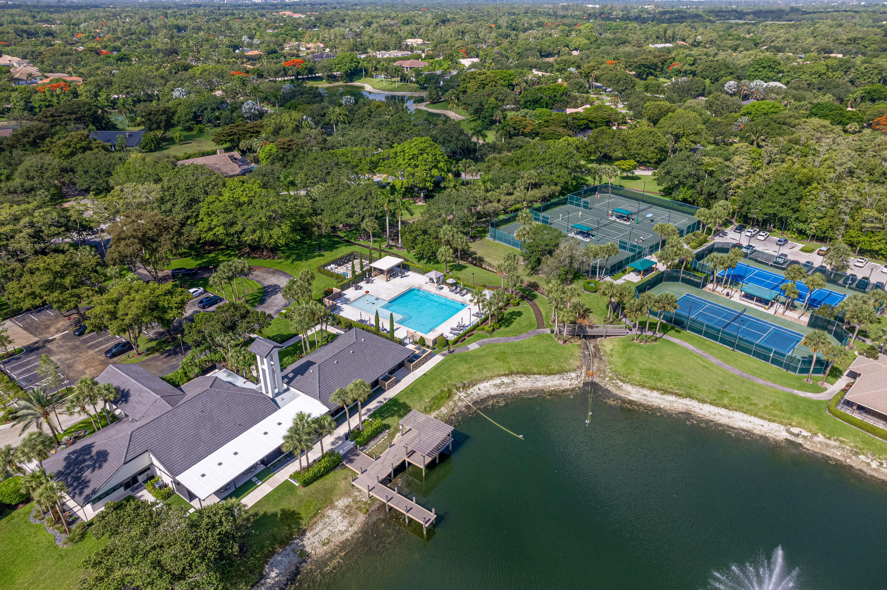 PARKLAND LAKES - Residential