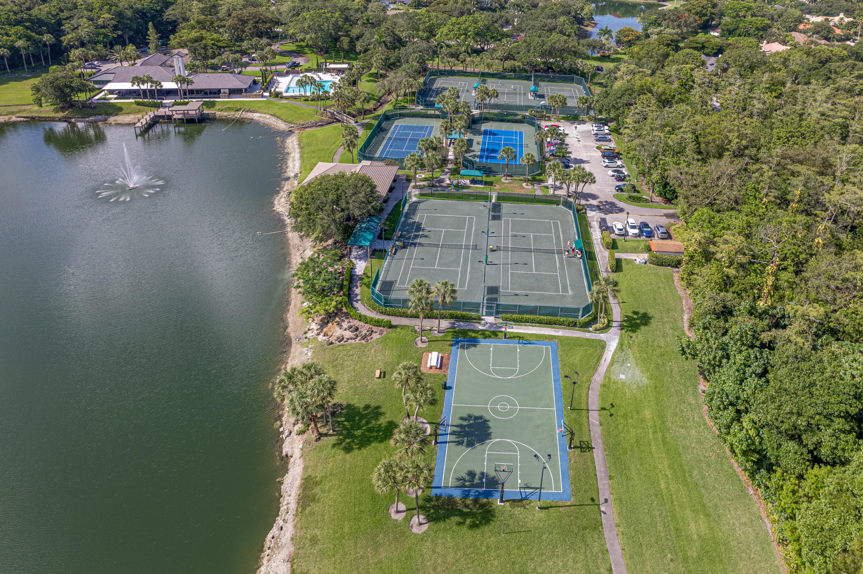PARKLAND LAKES - Residential