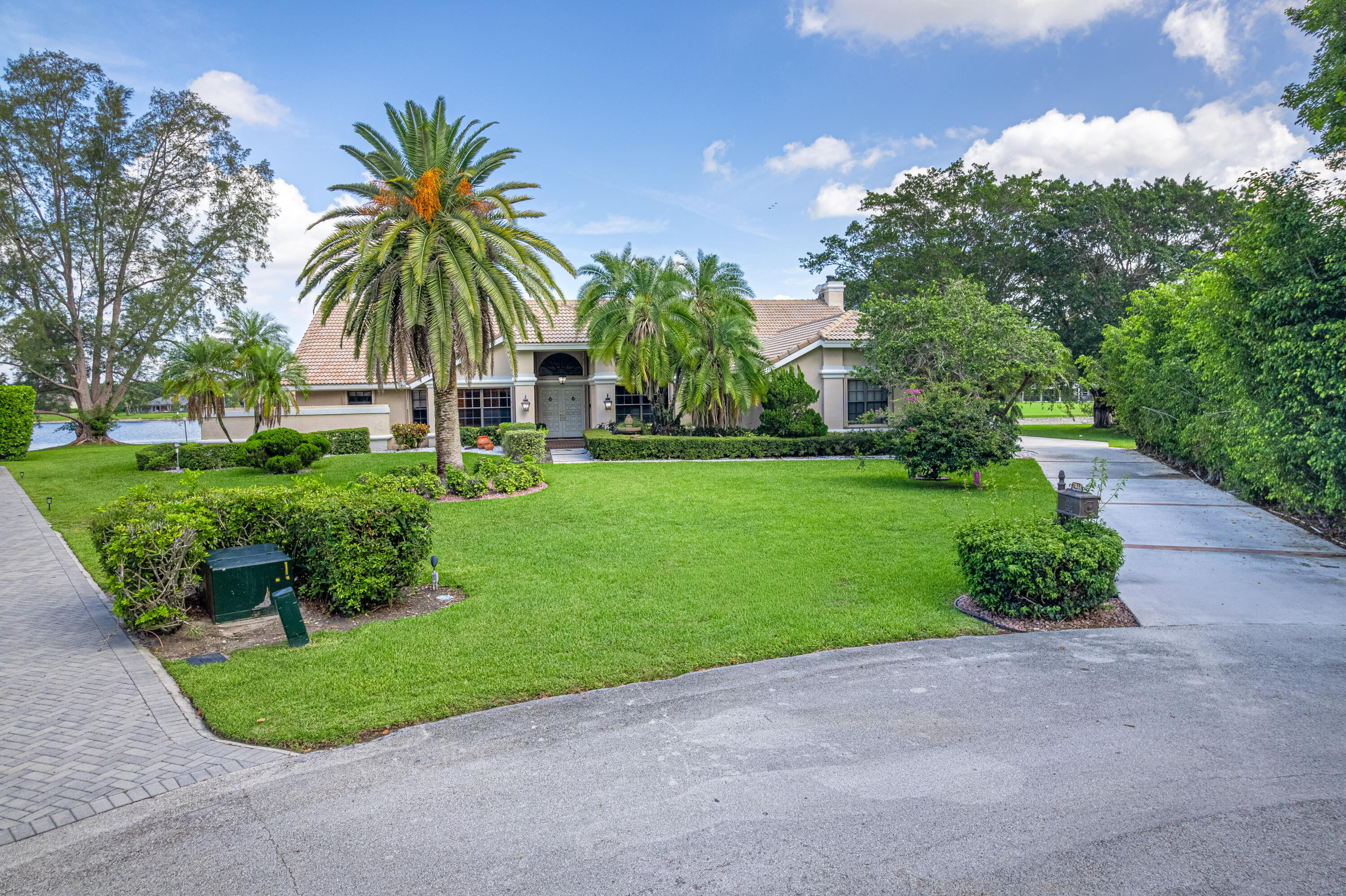 PARKLAND LAKES - Residential