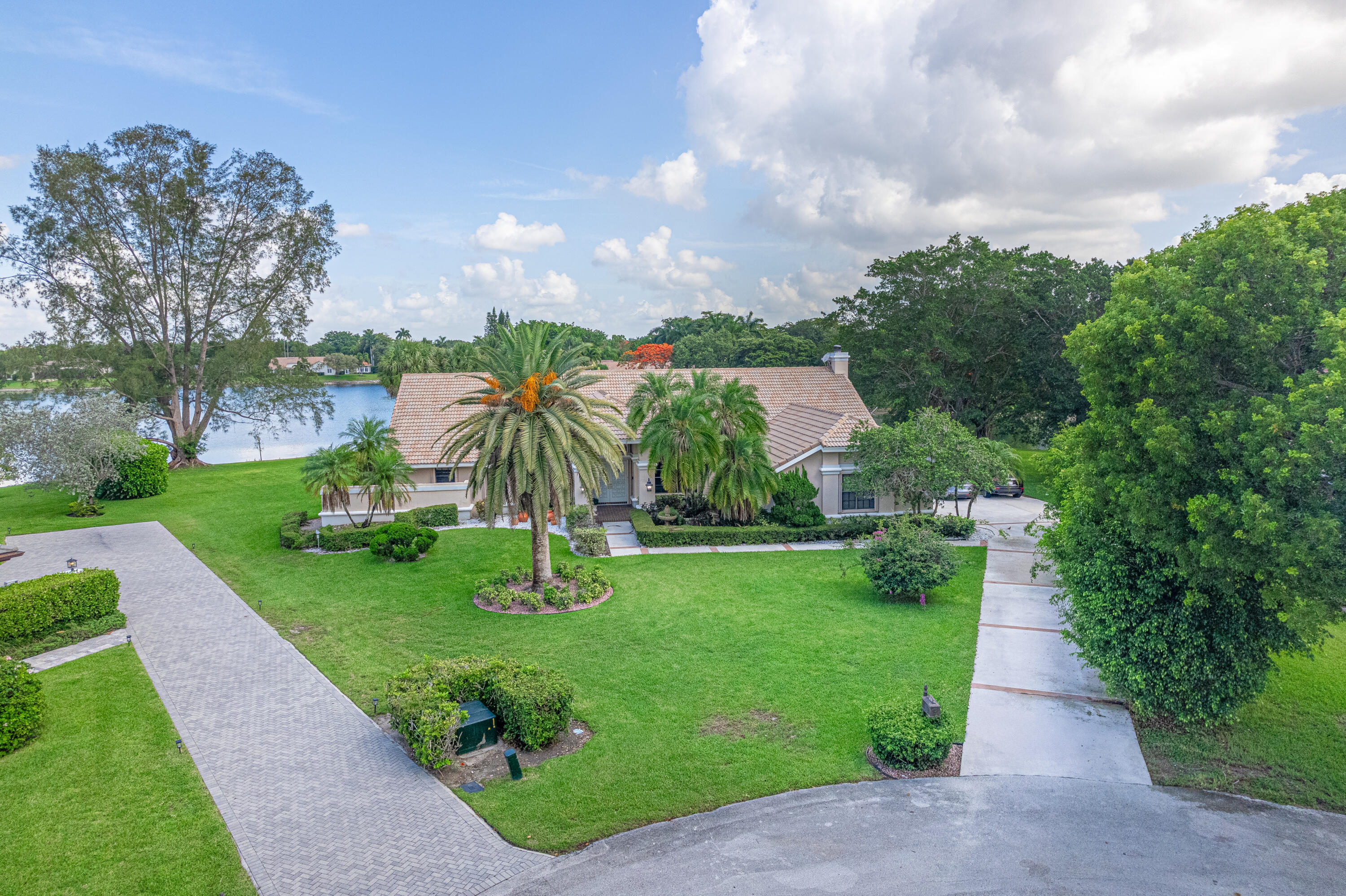 PARKLAND LAKES - Residential