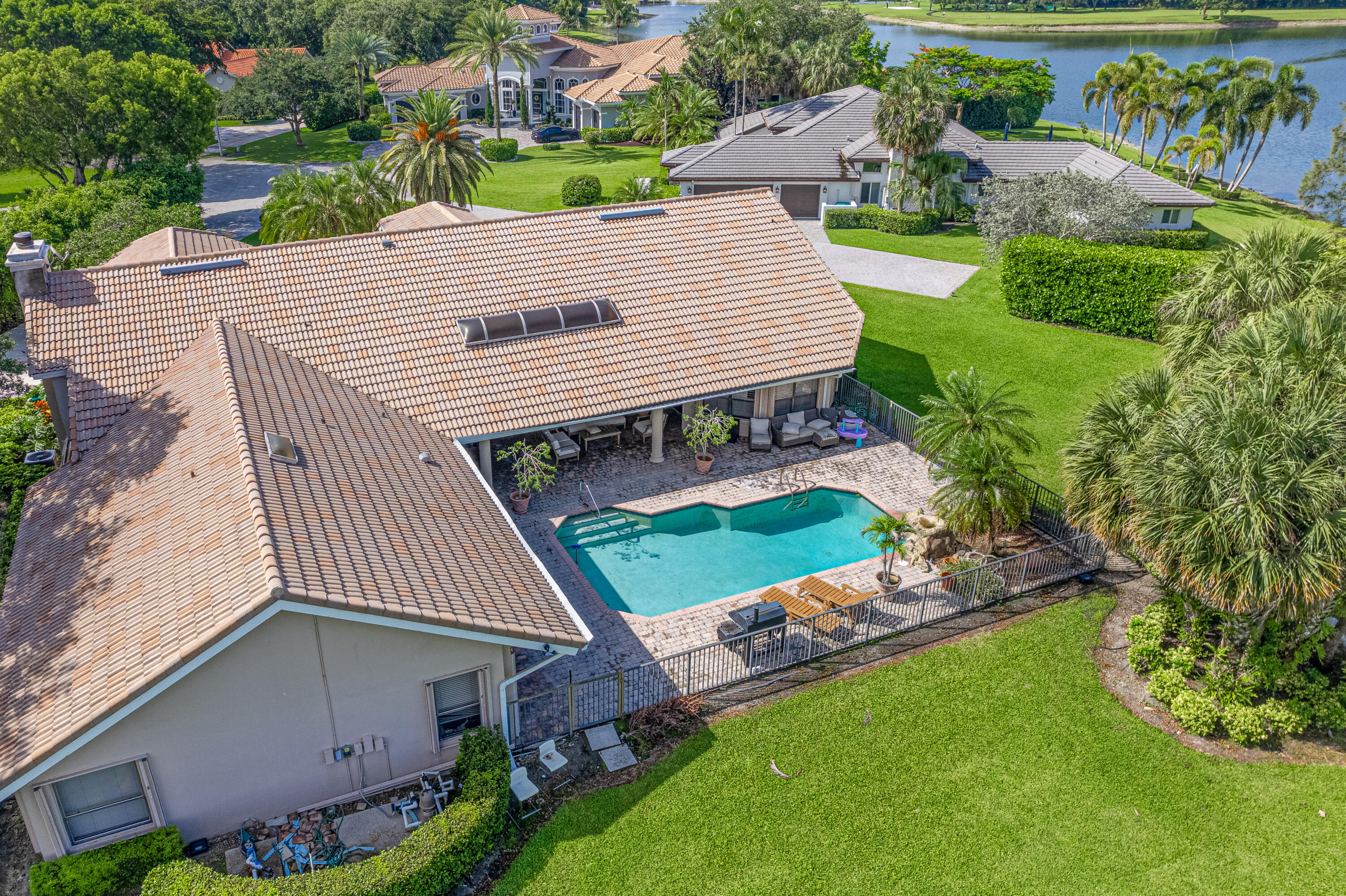 PARKLAND LAKES - Residential