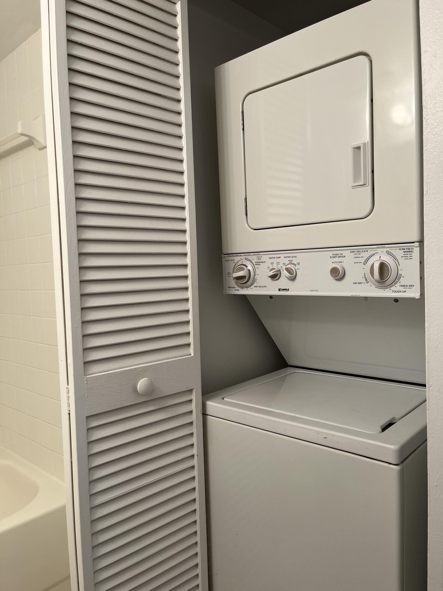 STERLING VILLAGES OF PALM BEACH LAKES CONDO - Residential Lease