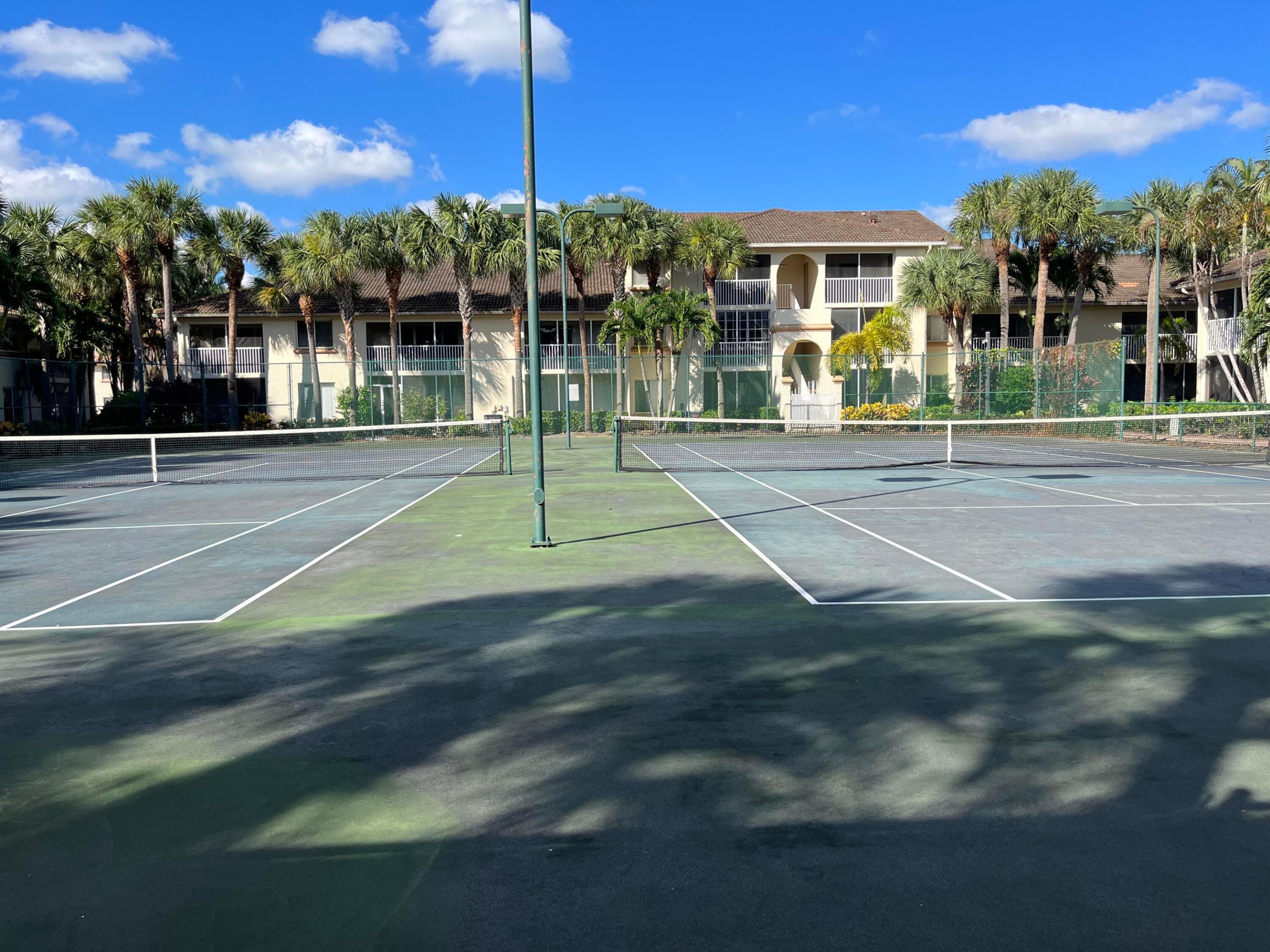 STERLING VILLAGES OF PALM BEACH LAKES CONDO - Residential Lease