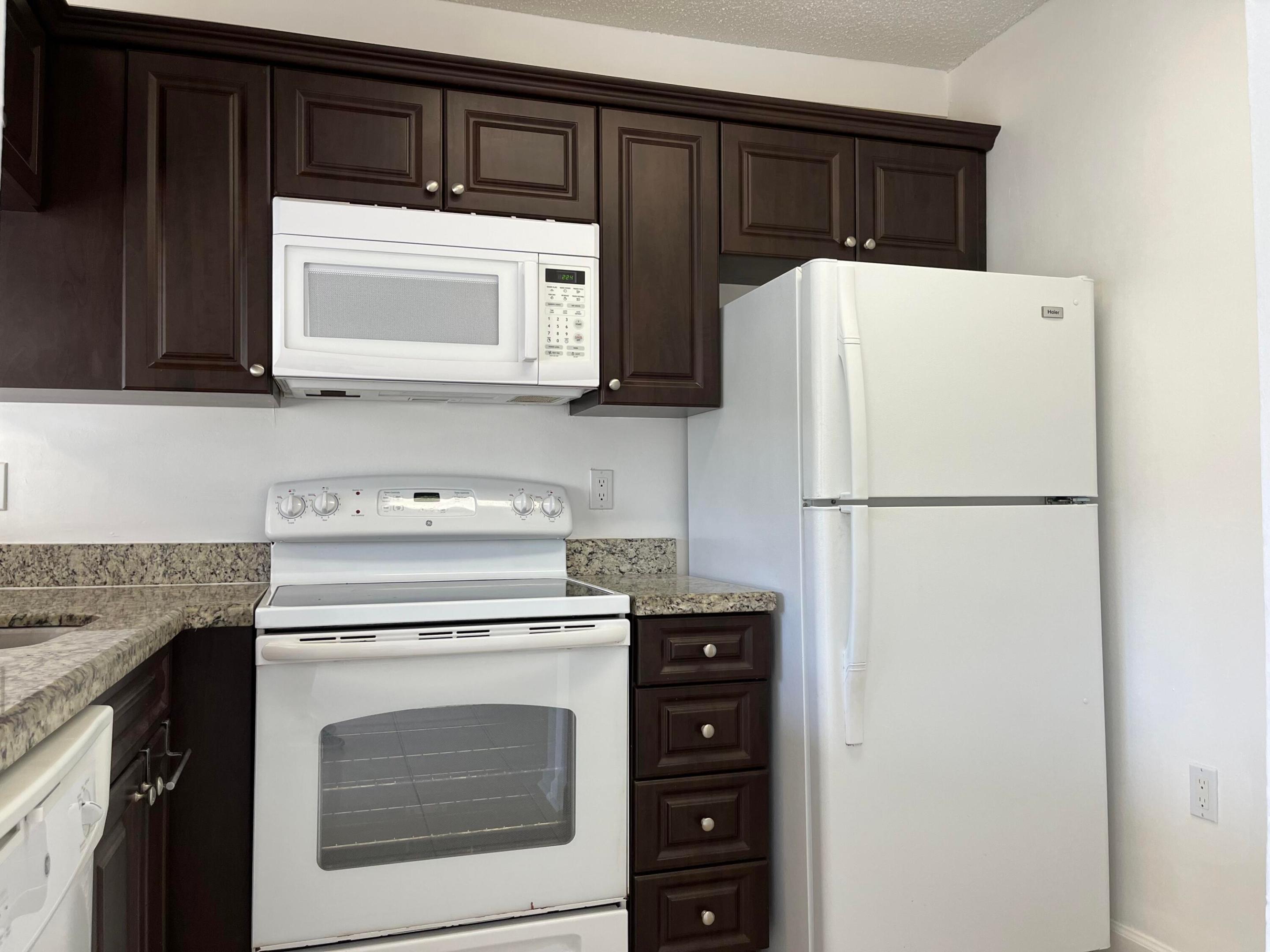 STERLING VILLAGES OF PALM BEACH LAKES CONDO - Residential Lease
