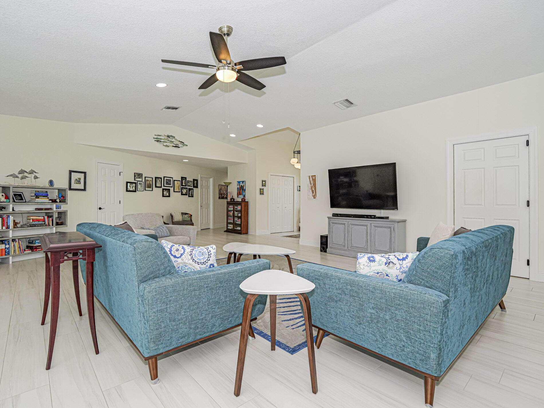 QUEEN'S COVE UNIT 2 - Residential