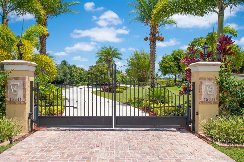 PALM BEACH POINT - Residential
