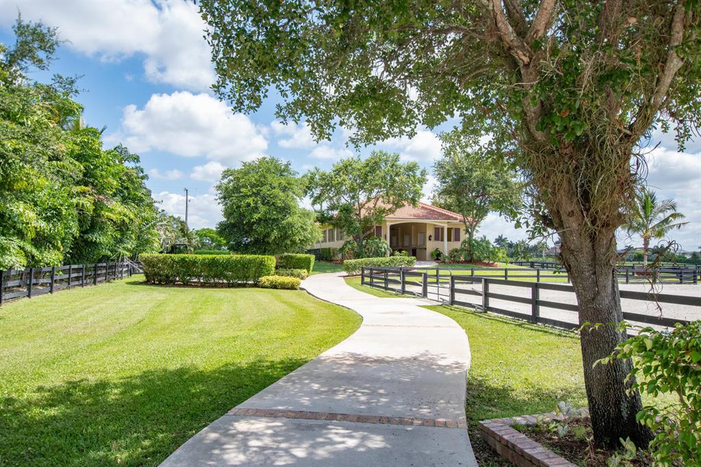 PALM BEACH POINT - Residential