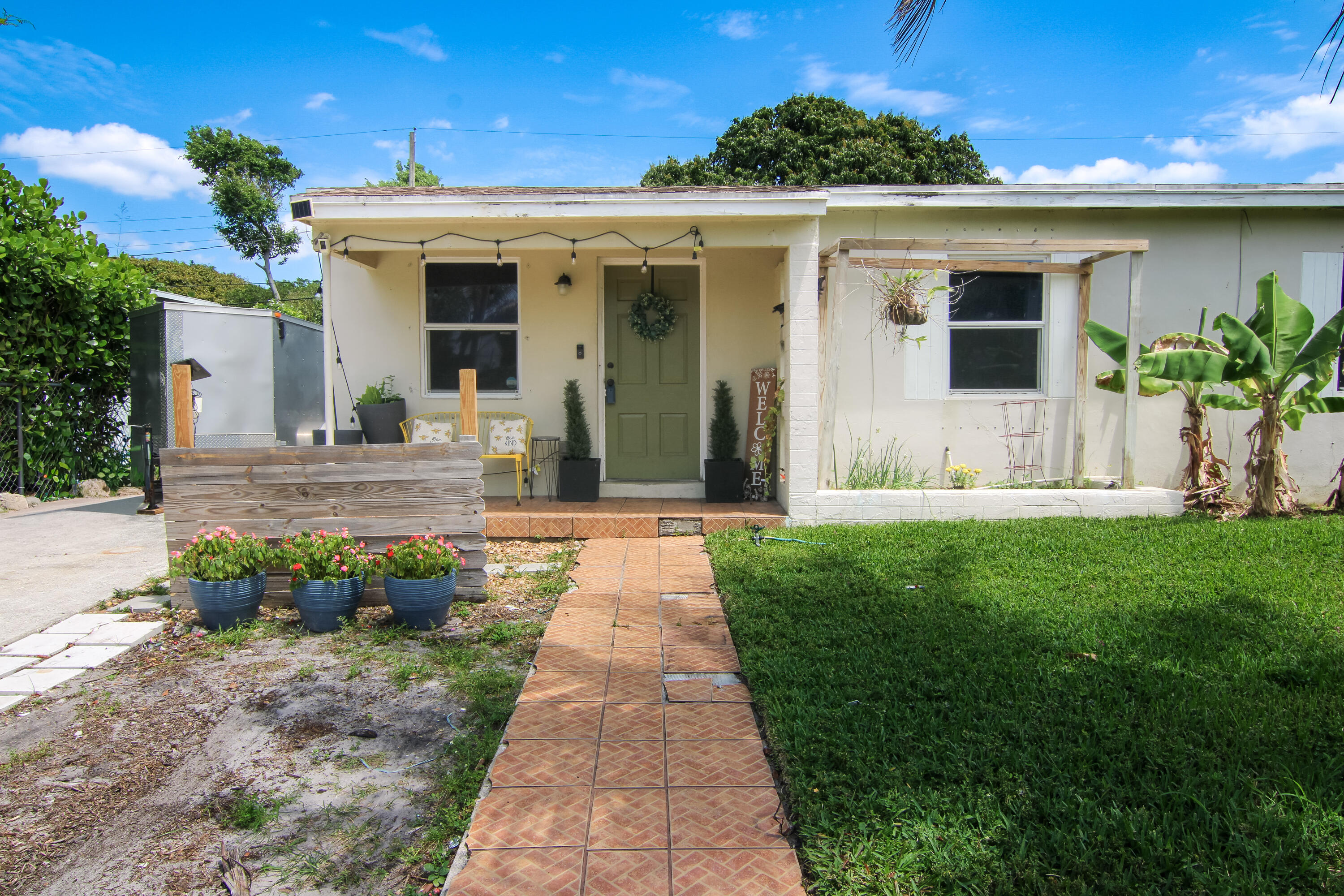 WHISPERING PALMS 5 - Residential