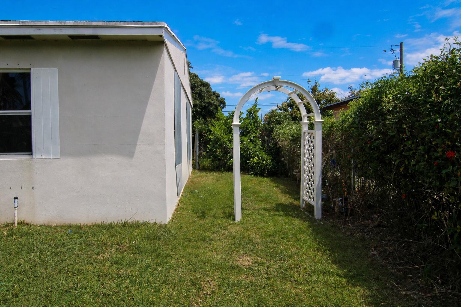 WHISPERING PALMS 5 - Residential
