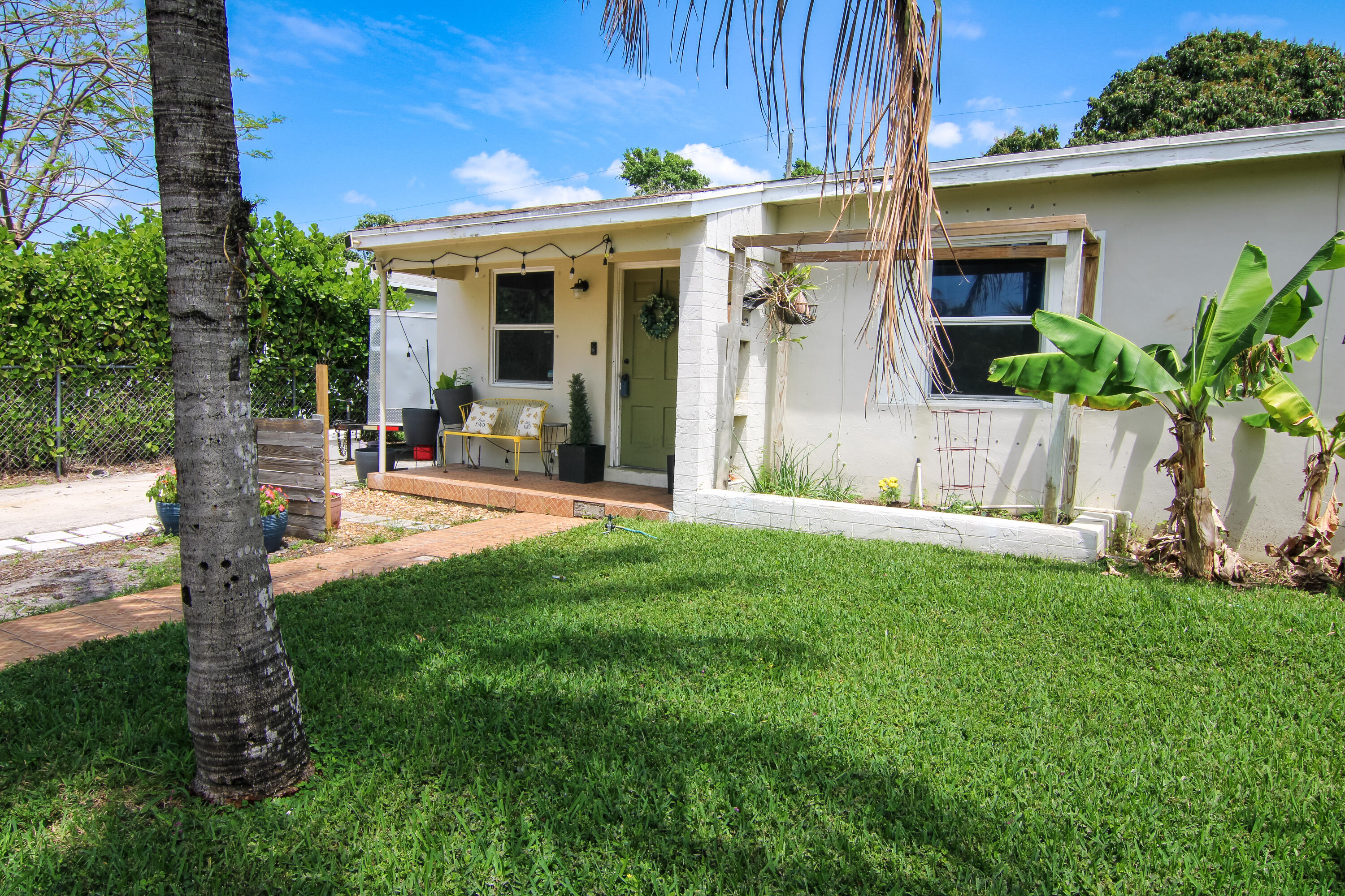 WHISPERING PALMS 5 - Residential