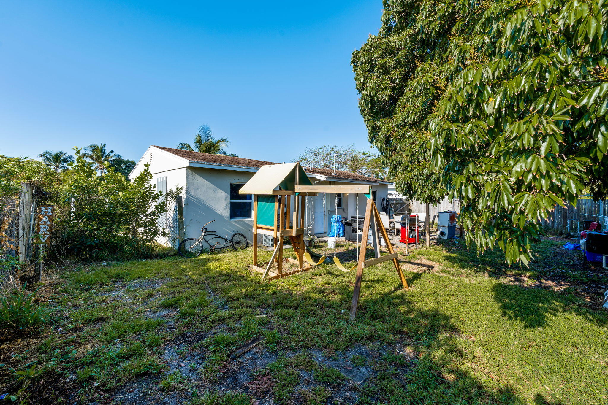 WHISPERING PALMS 5 - Residential