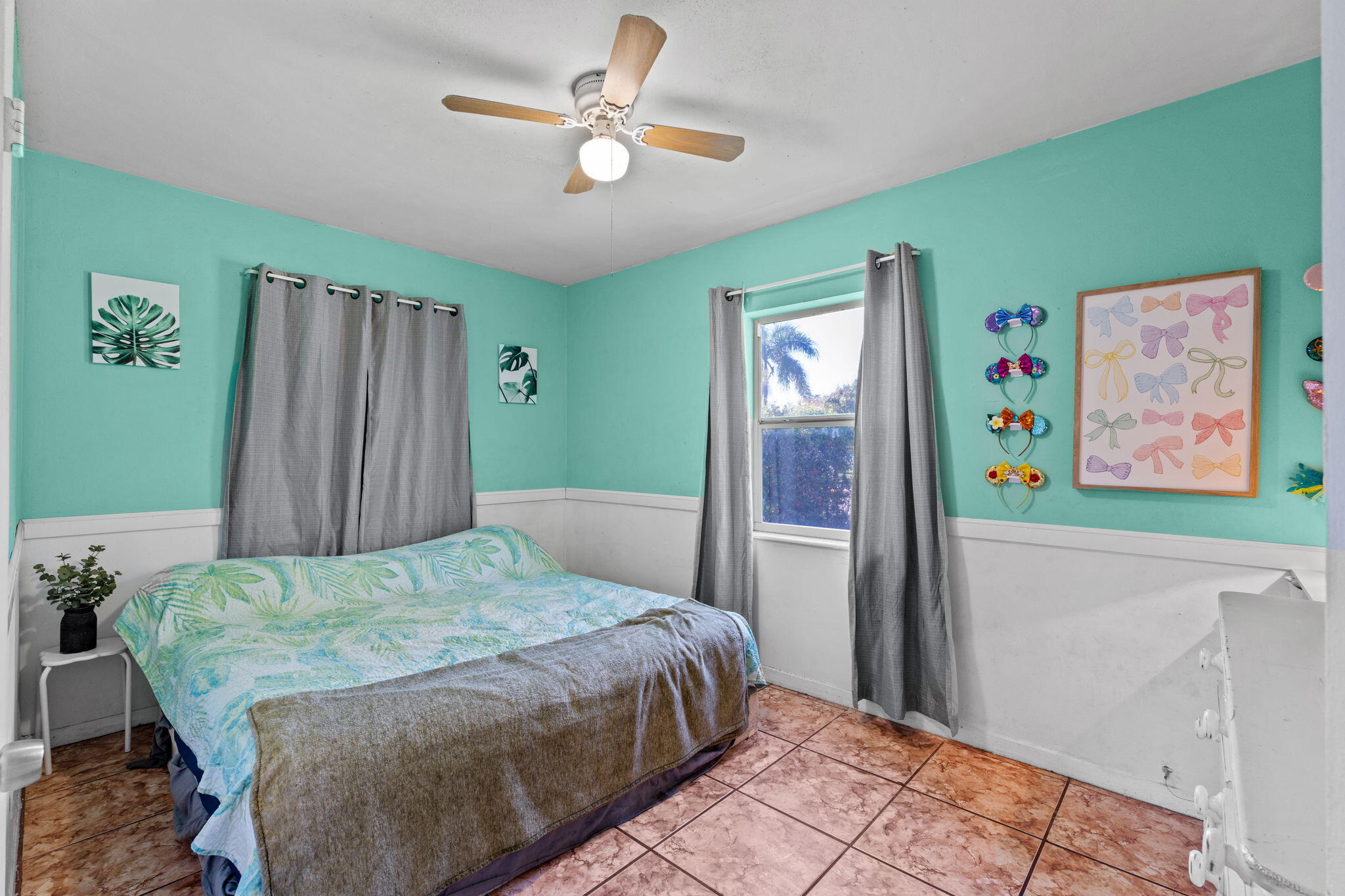 WHISPERING PALMS 5 - Residential